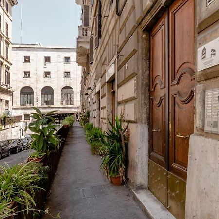 4-Bdr Apt Among Colosseum&Termini 10-People Appartement Rome Buitenkant foto