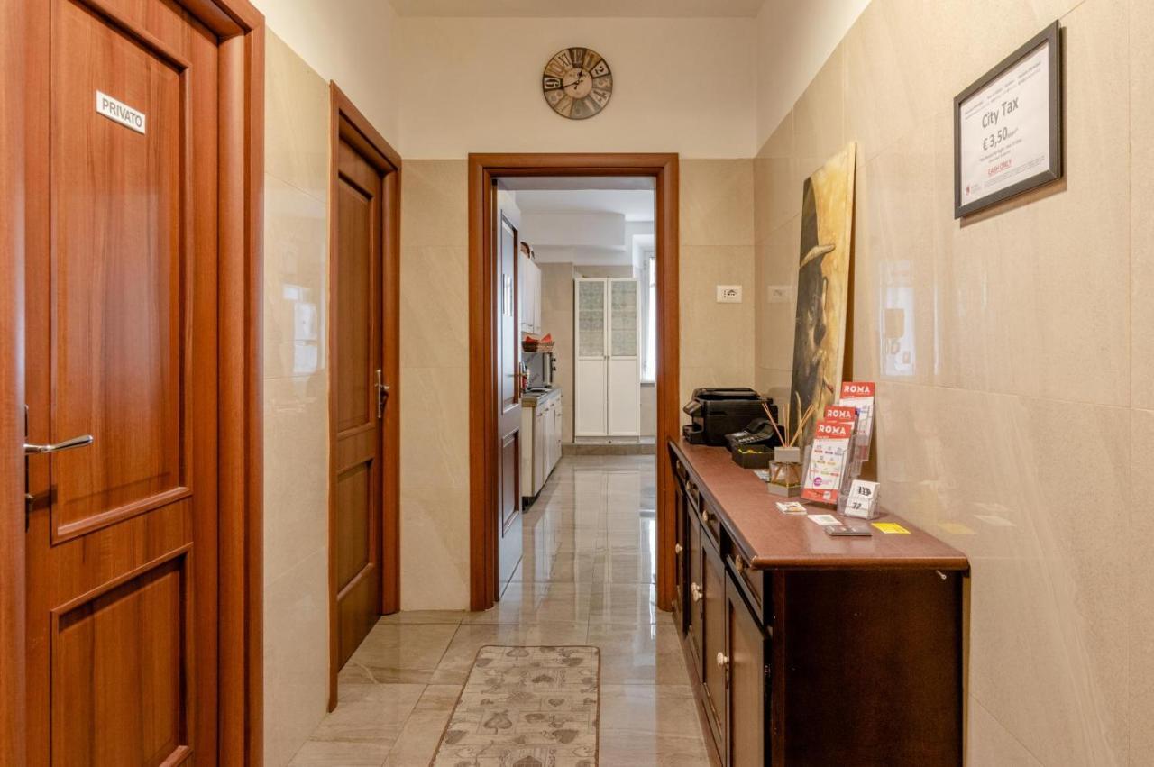 4-Bdr Apt Among Colosseum&Termini 10-People Appartement Rome Buitenkant foto